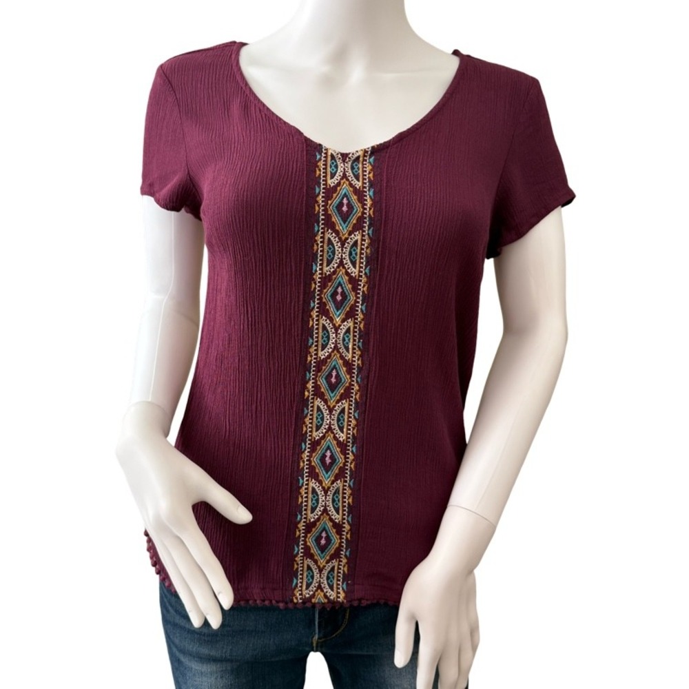 ABOUT A GIRL Burgundy Embroidered Top Womens Small Short Sleeve T-Shirt‎ Crinkle
